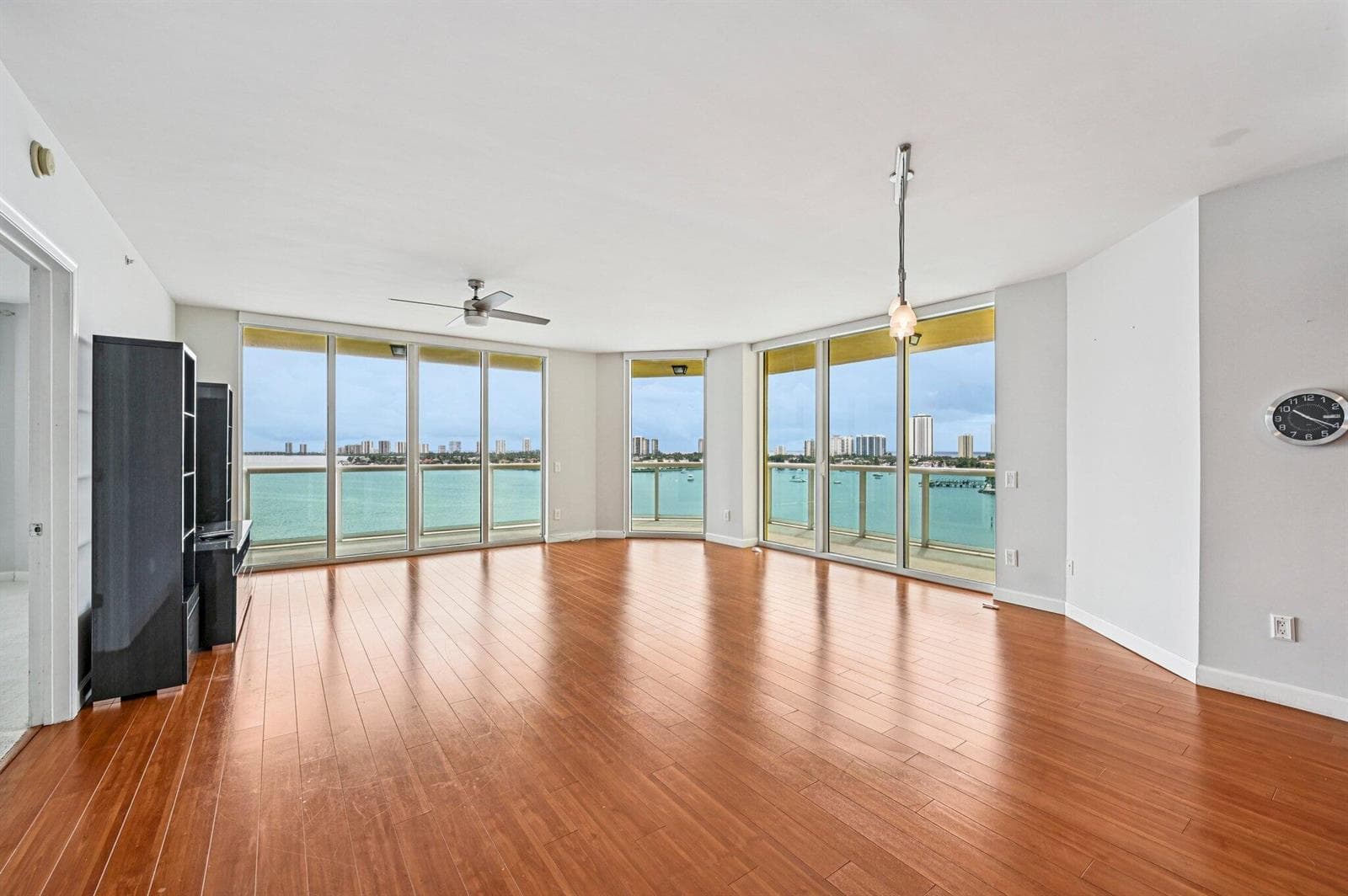 2650 Lake Shore Drive 1006 photo 7