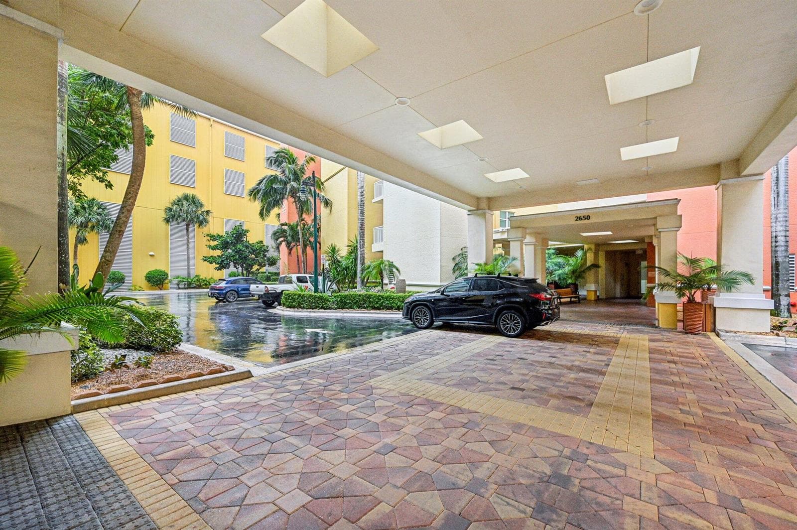 2650 Lake Shore Drive 1006 photo 3