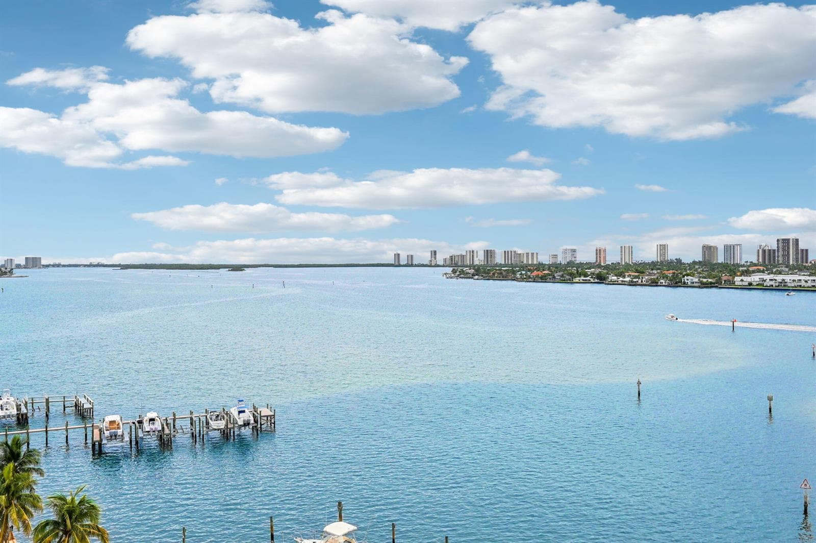 2650 Lake Shore Drive 1006 photo 1