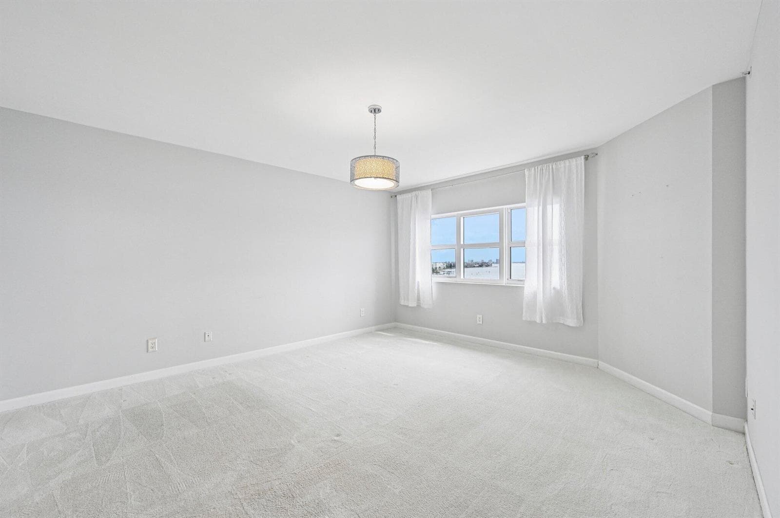 2650 Lake Shore Drive 1006 photo 15