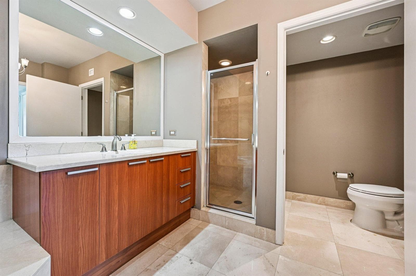2650 Lake Shore Drive 1006 photo 19