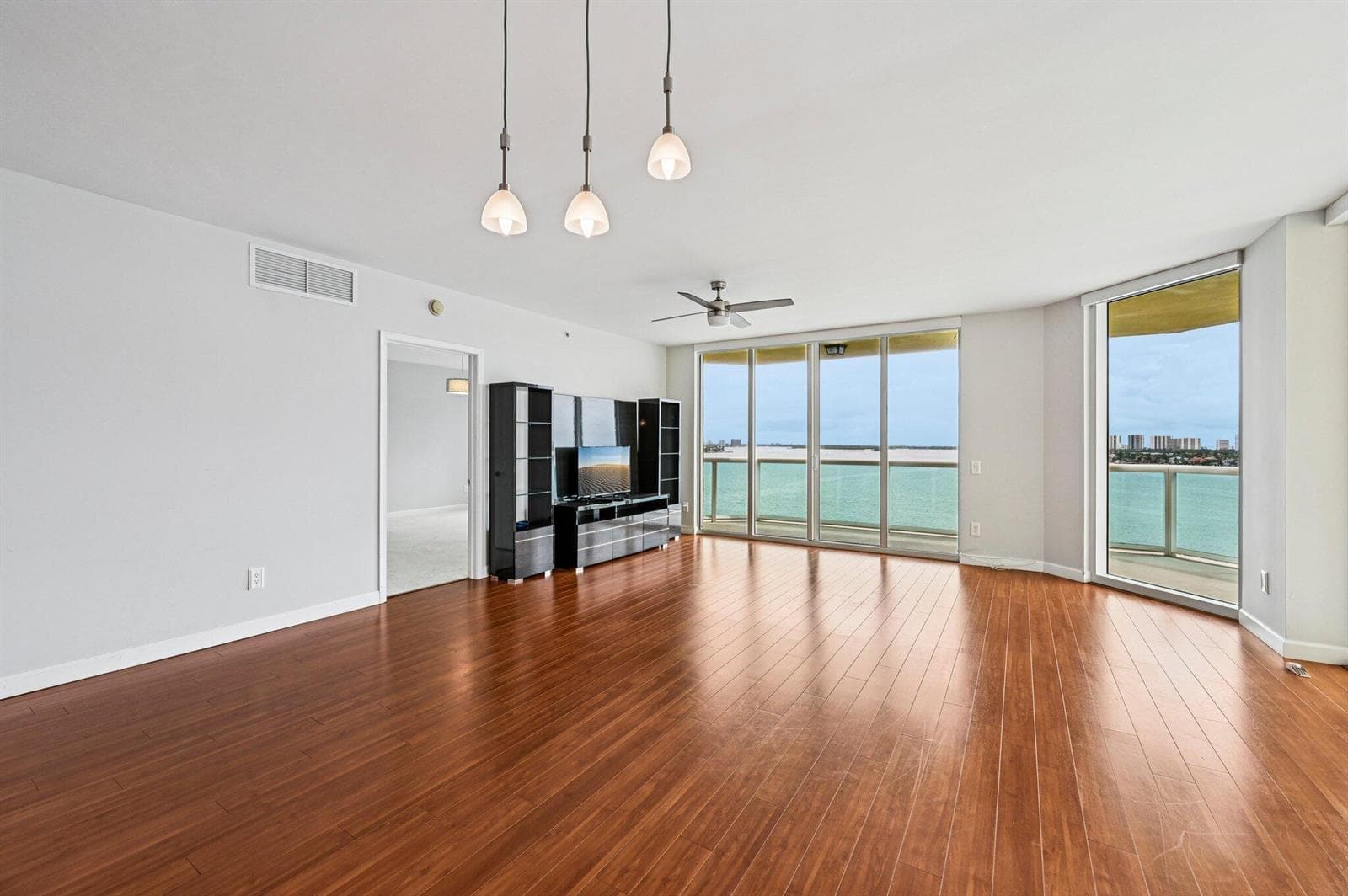 2650 Lake Shore Drive 1006 photo 8