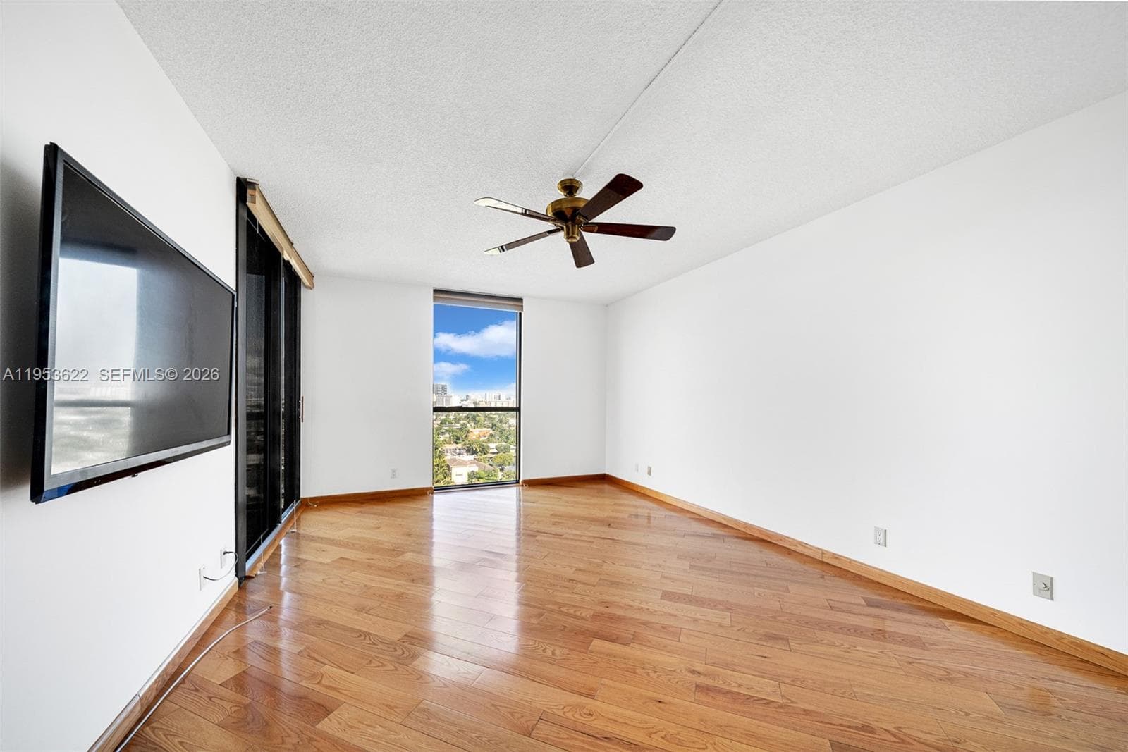 3598 NE Yacht Club Dr 1402 photo 23