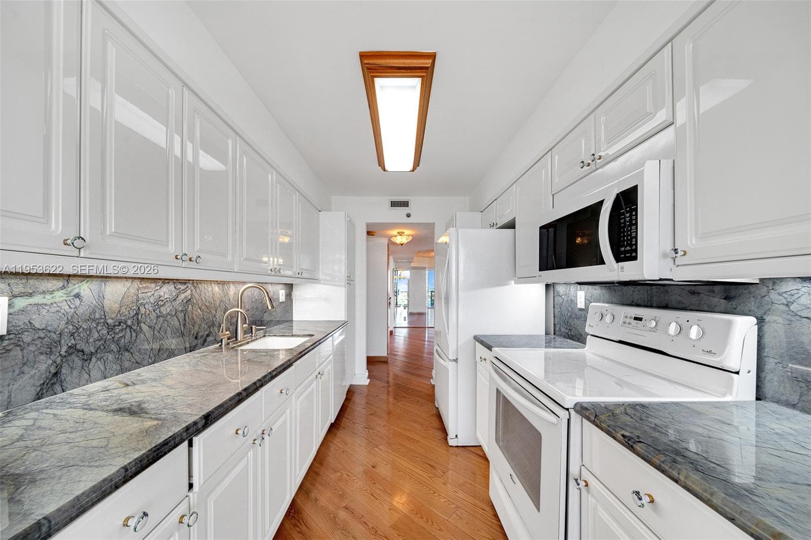 3598 NE Yacht Club Dr 1402 photo 20