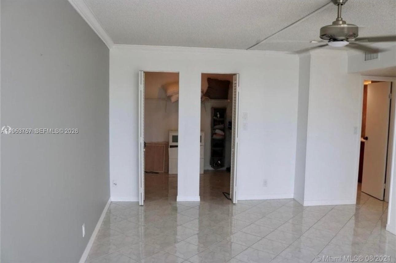 1000 Parkview Dr 528 photo 14