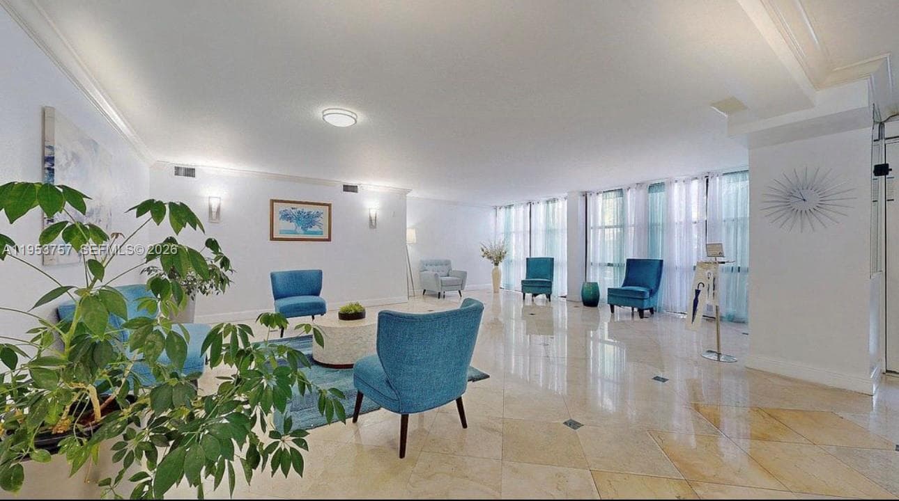 1000 Parkview Dr 528 photo 21