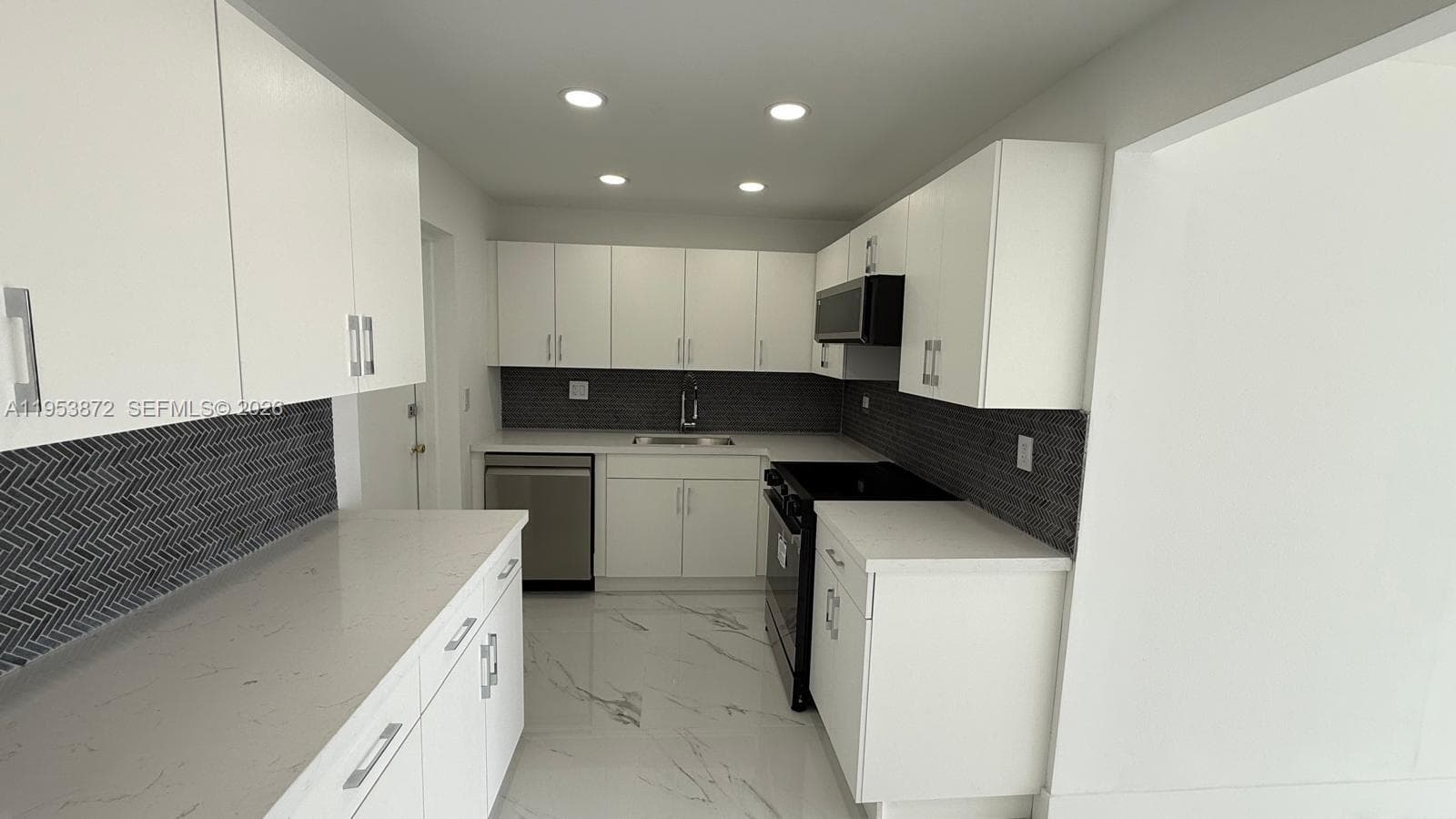 16850 Glades Dr 4J photo 3