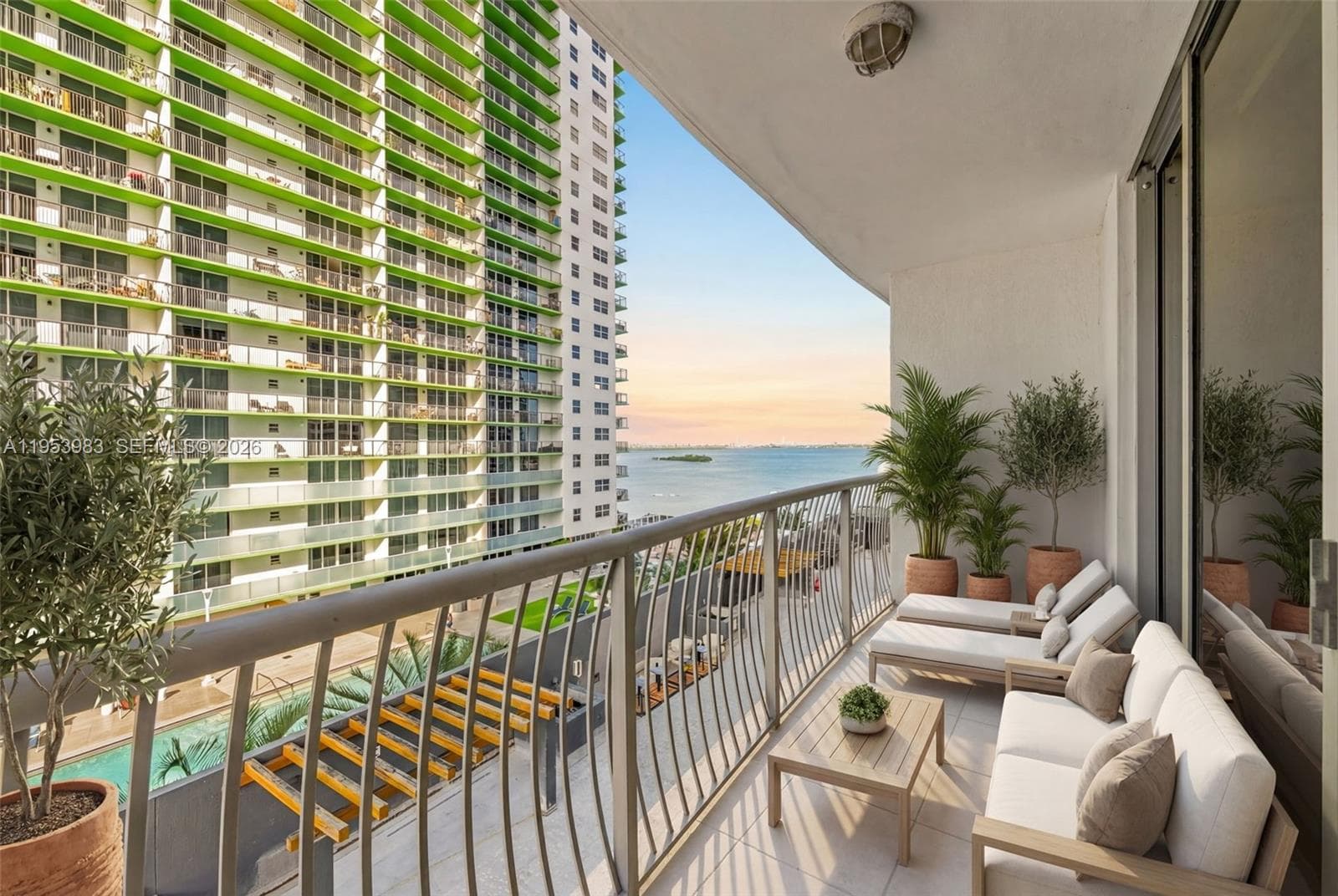 1750 N Bayshore Dr 1407 photo 17