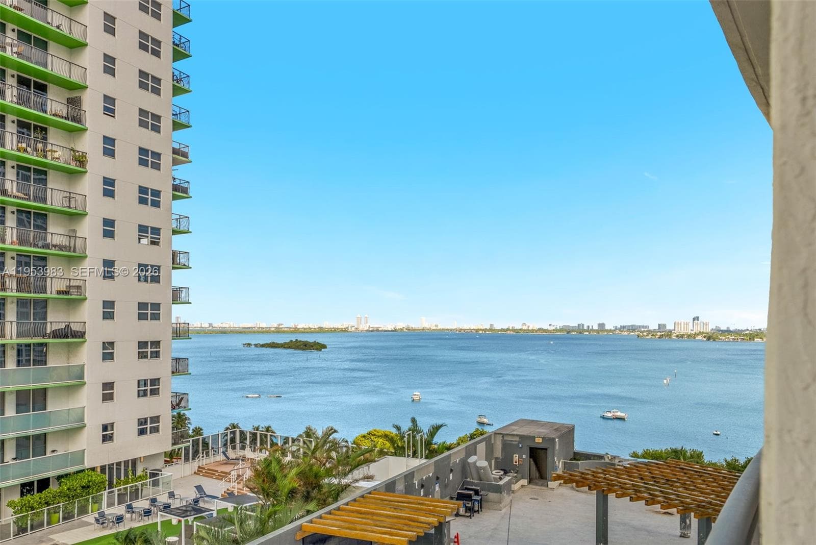 1750 N Bayshore Dr 1407 photo 18