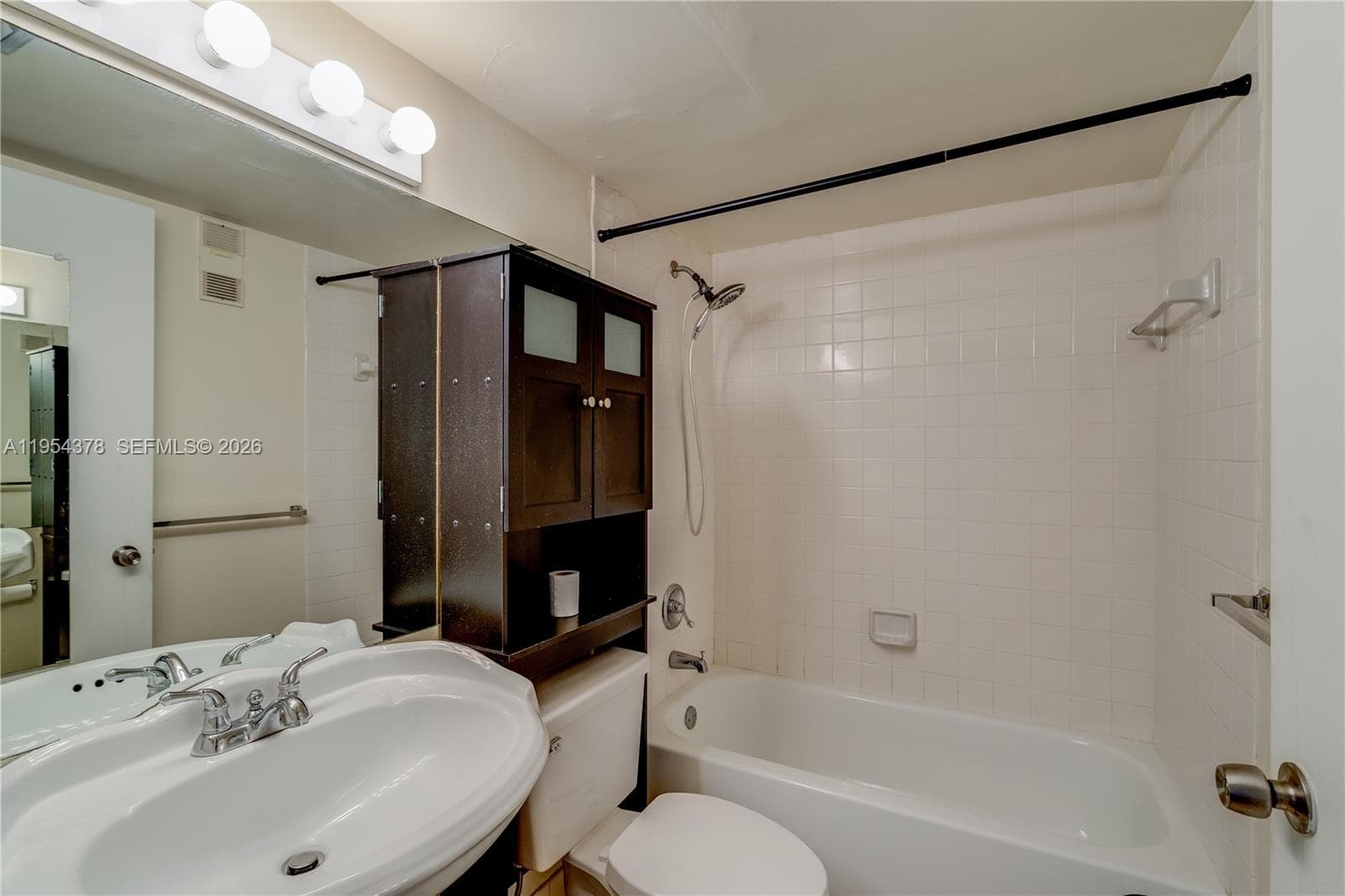 770 CLAUGHTON ISLAND DR 811 photo 18