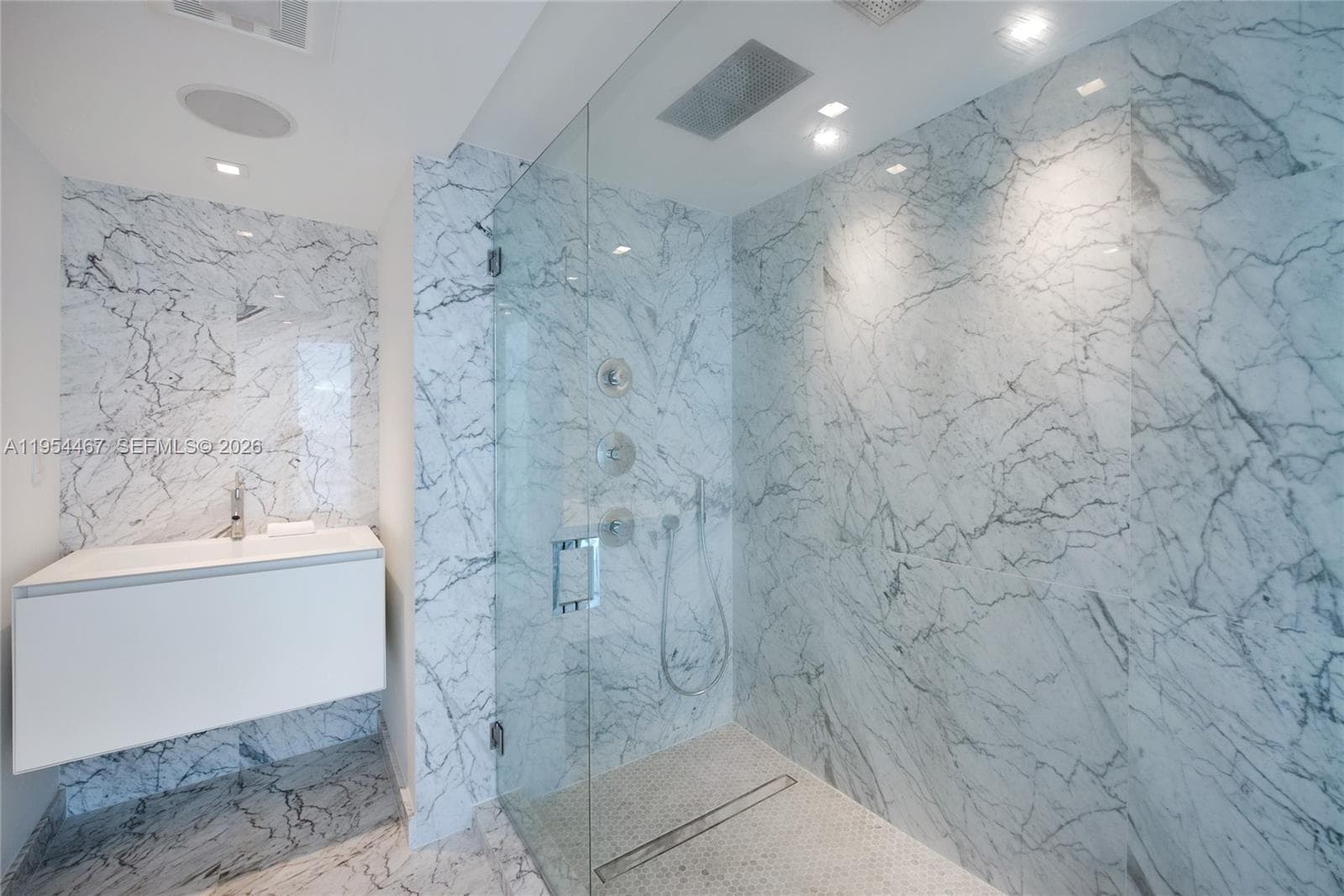 1000 Pointe Dr PH-2804 photo 18