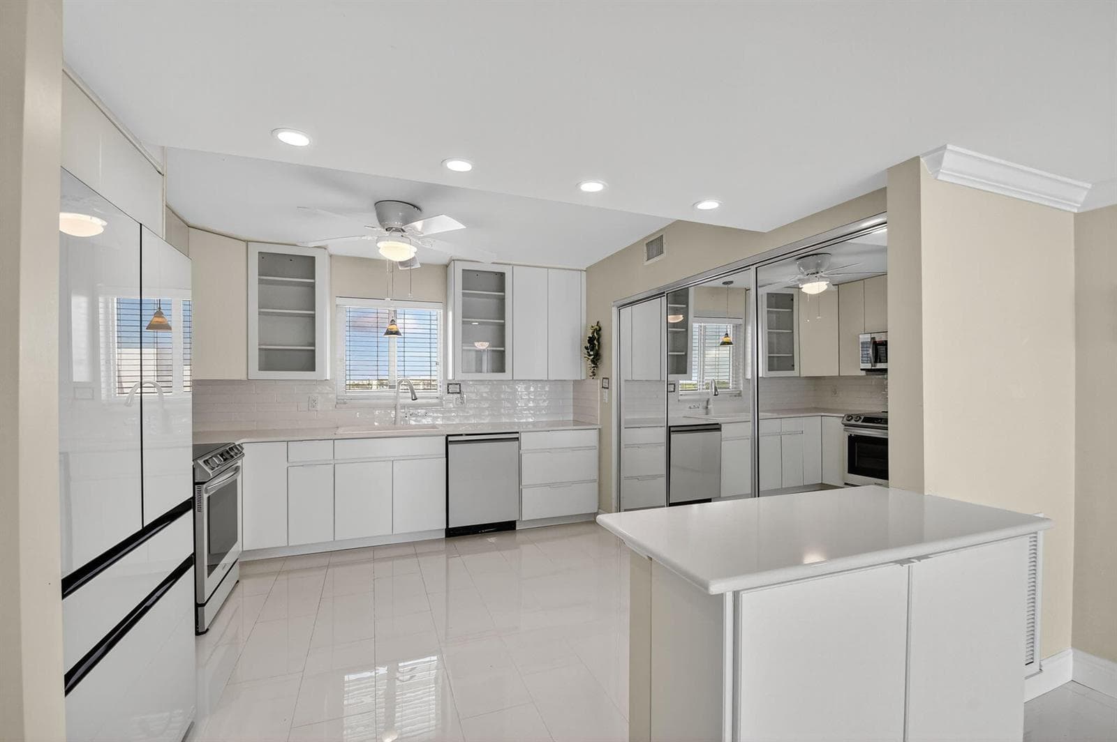301 Lake Shore Drive 711 photo 19