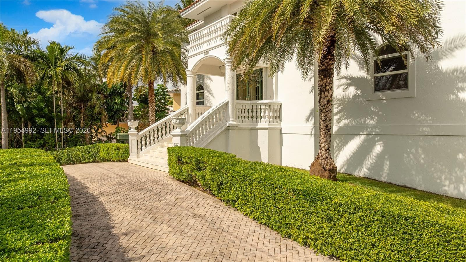 6275 Dolphin Dr 3