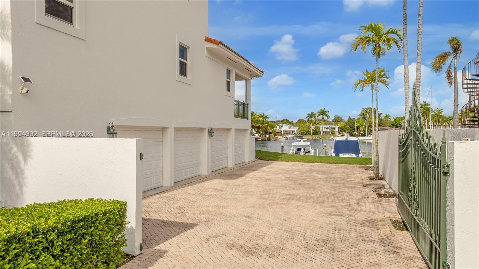 6275 Dolphin Dr 4