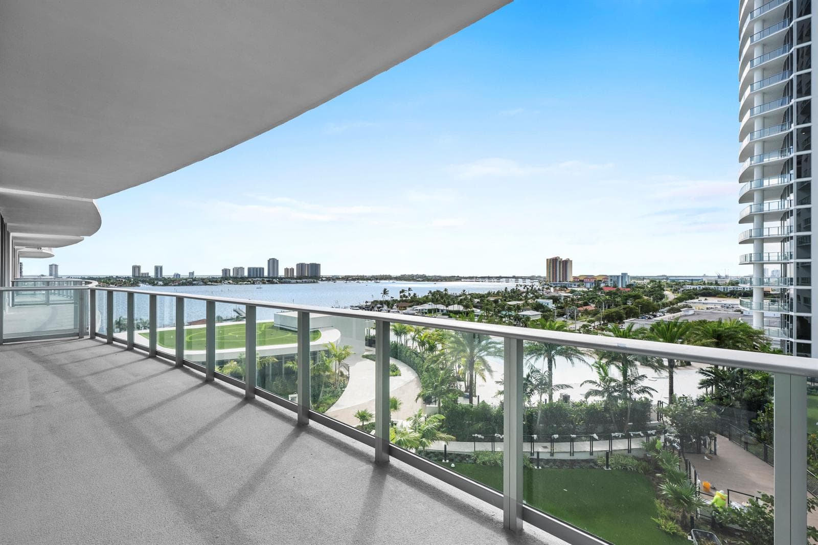 220 Lake Shore Drive 915 photo 2