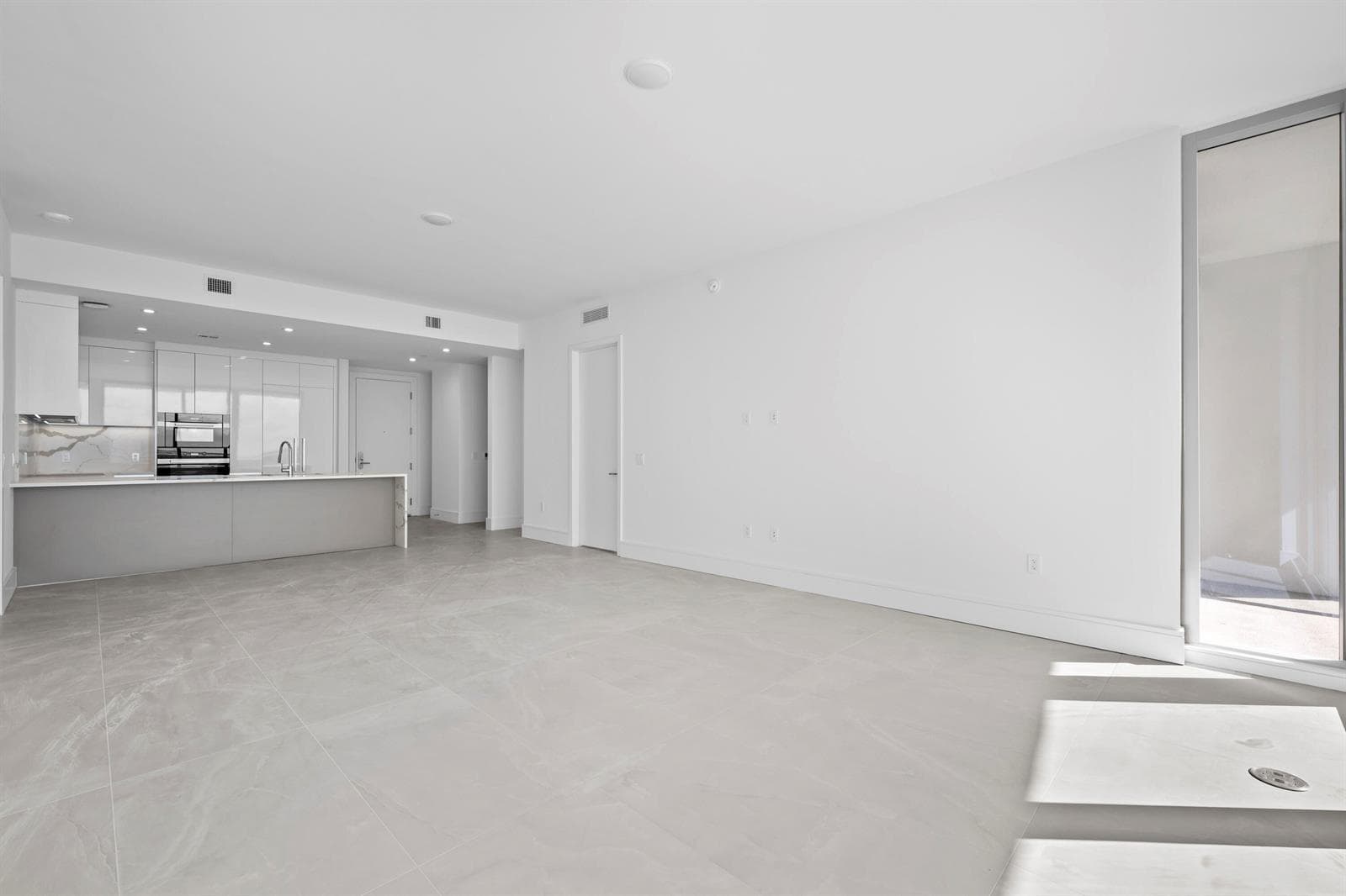 220 Lake Shore Drive 915 photo 6