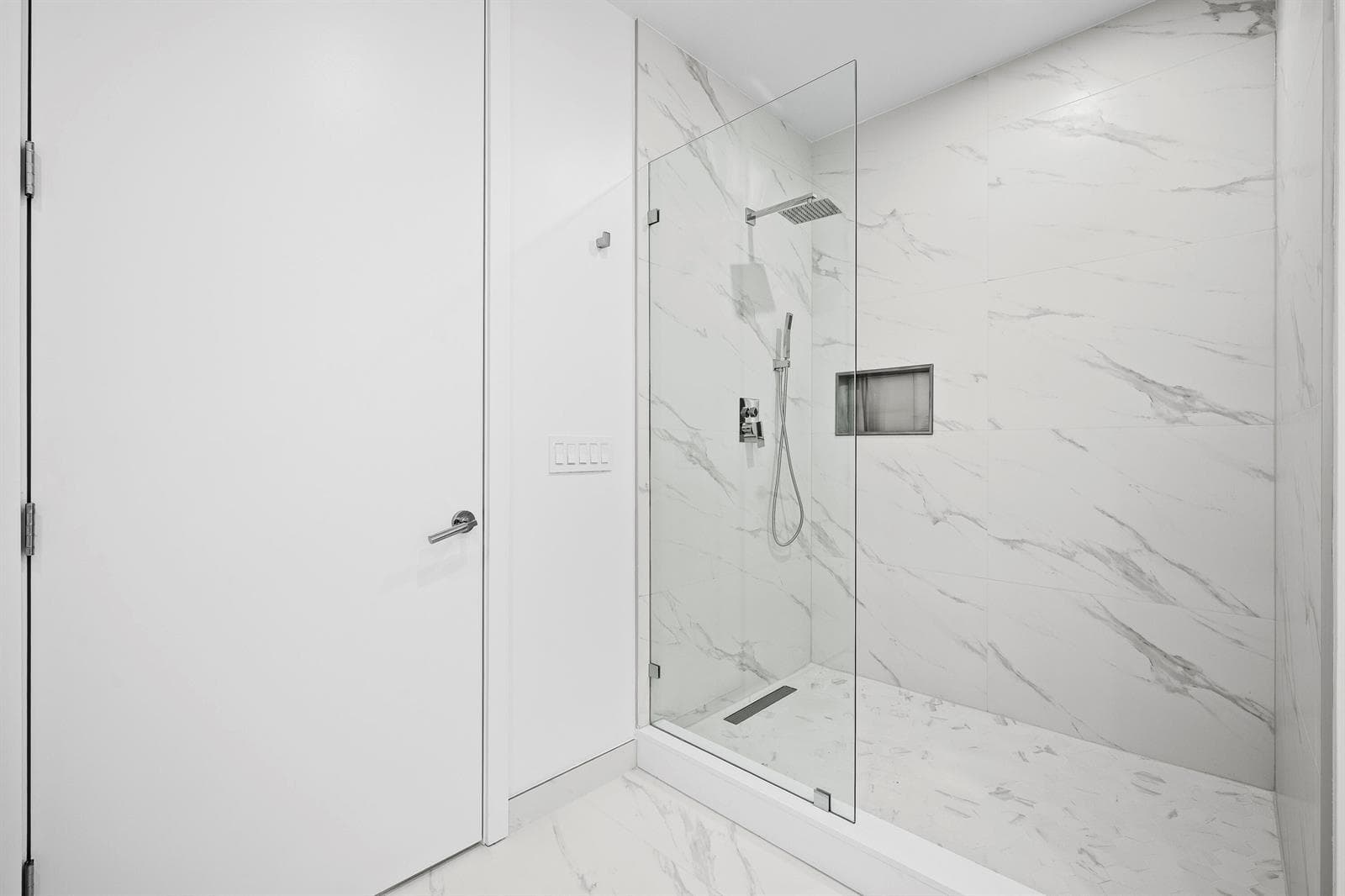 220 Lake Shore Drive 915 photo 16
