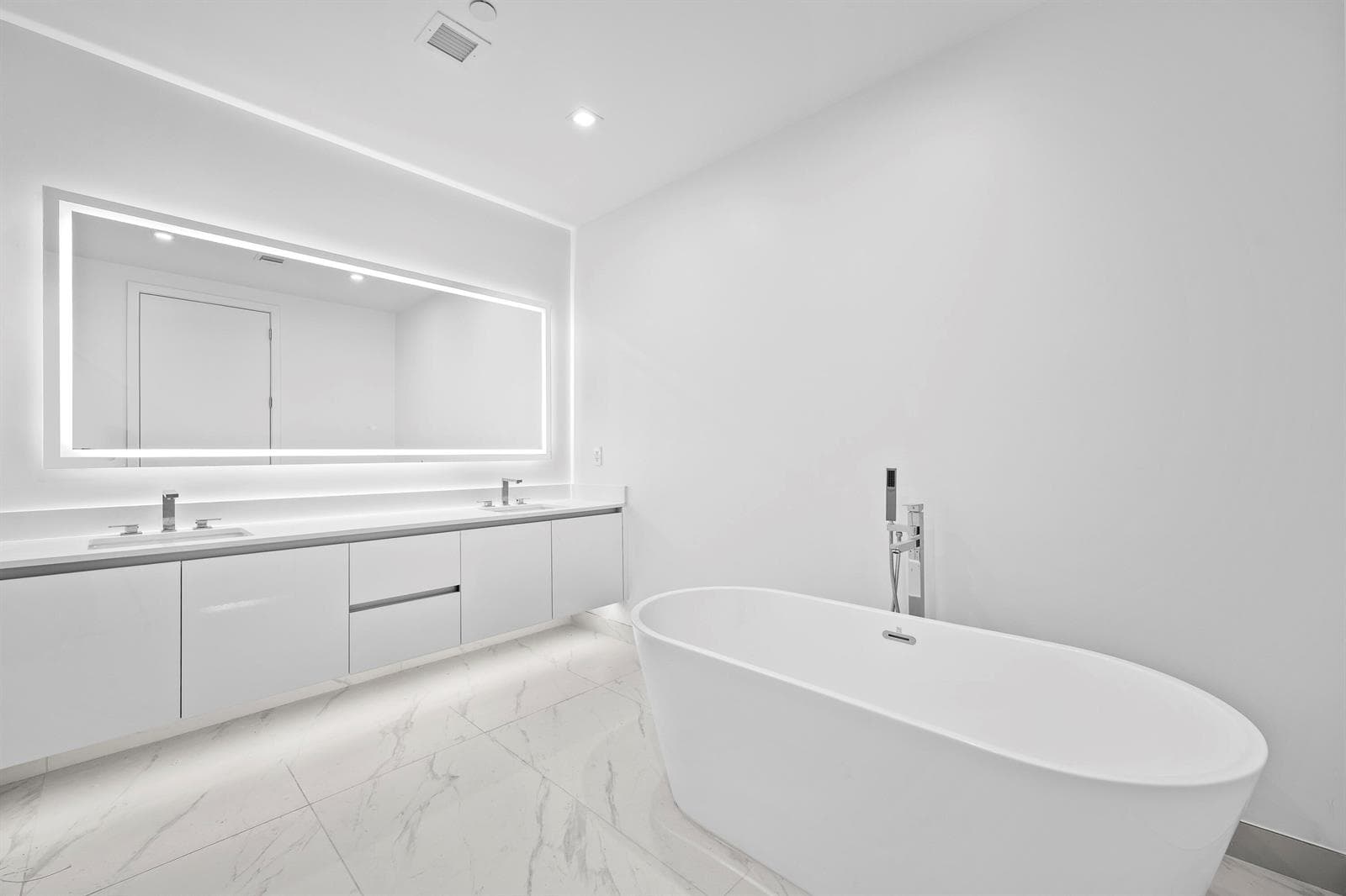 220 Lake Shore Drive 915 photo 14