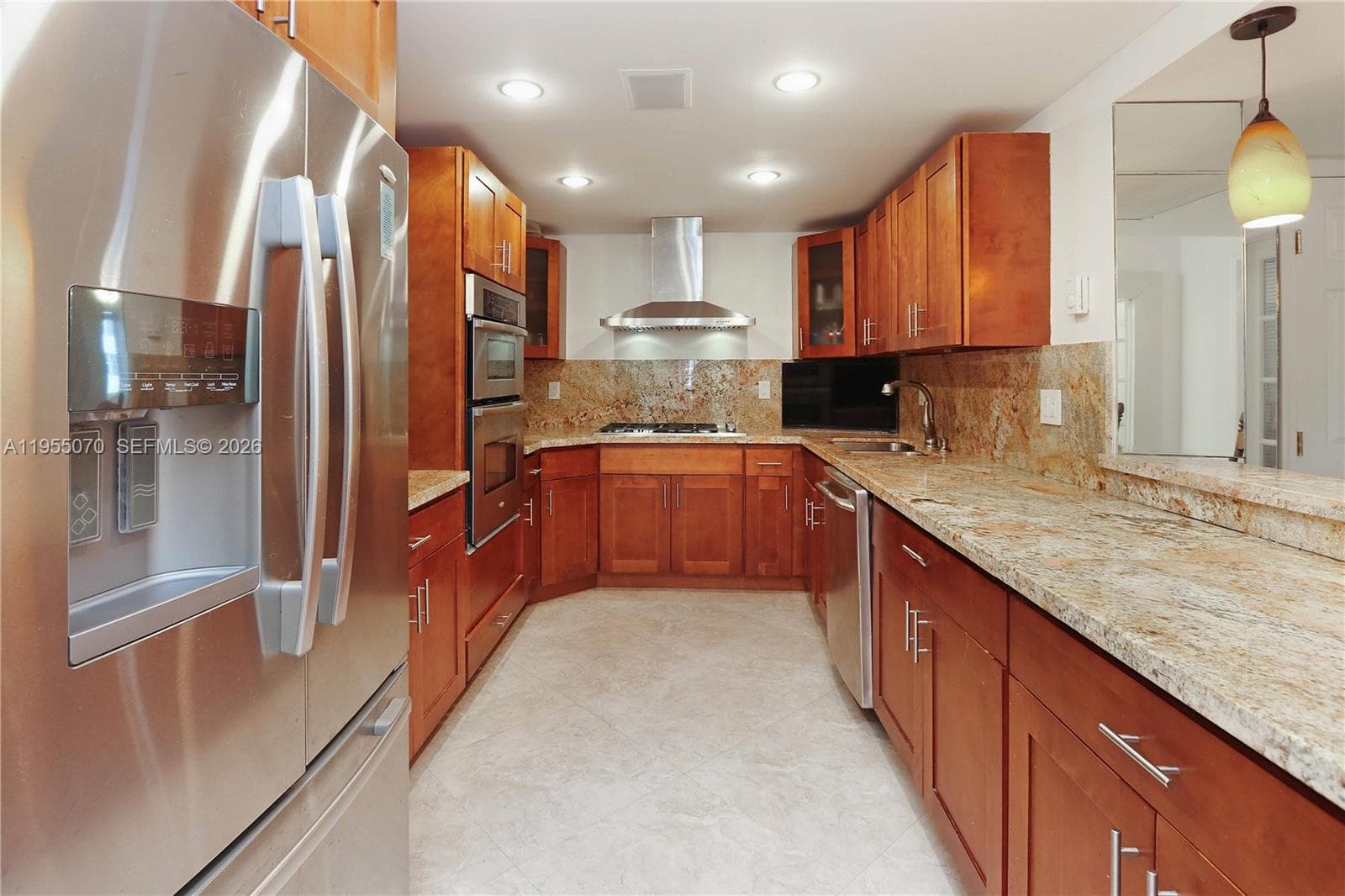 2030 S Ocean Dr 727 photo 2