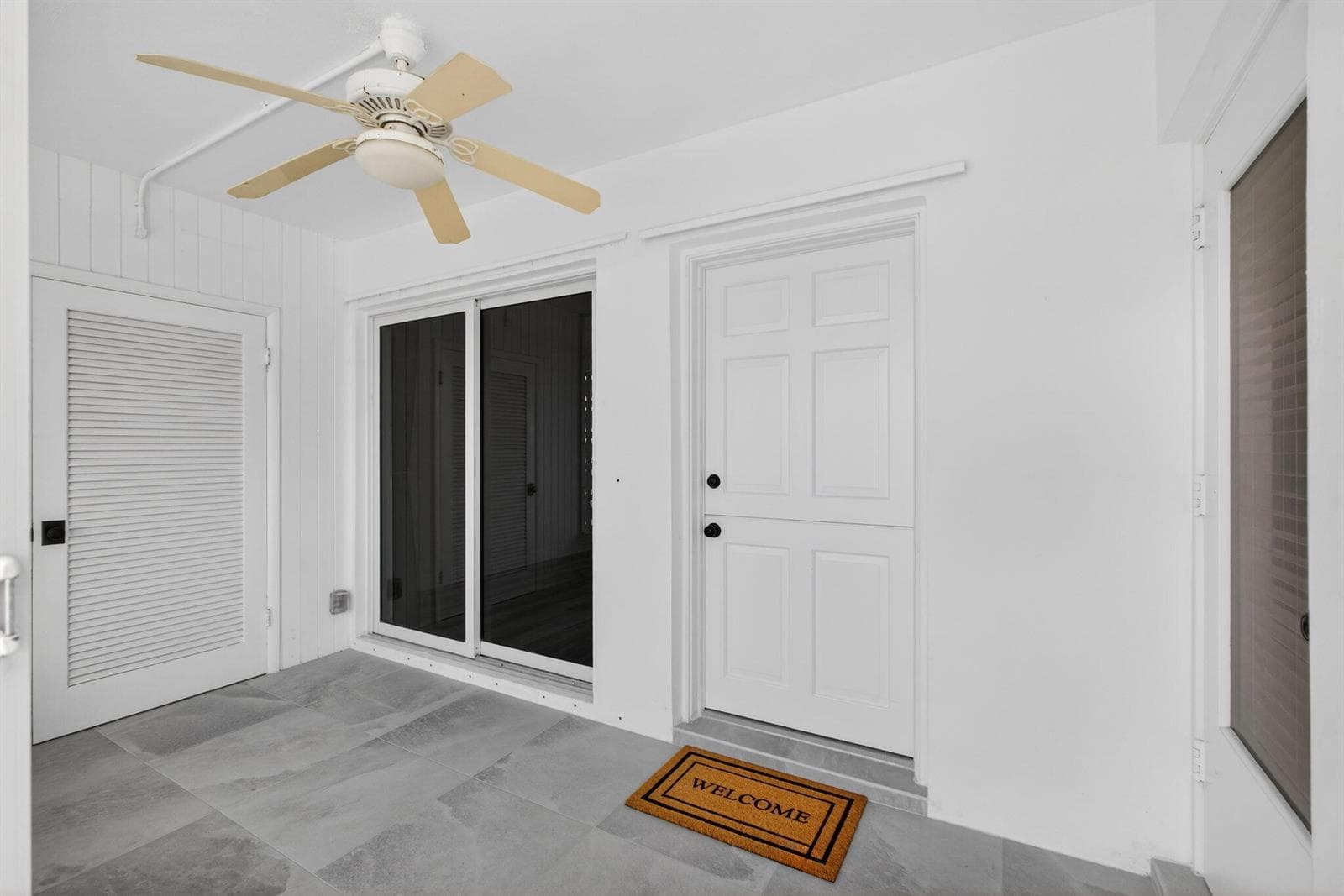 100 Shore Court 208 photo 16