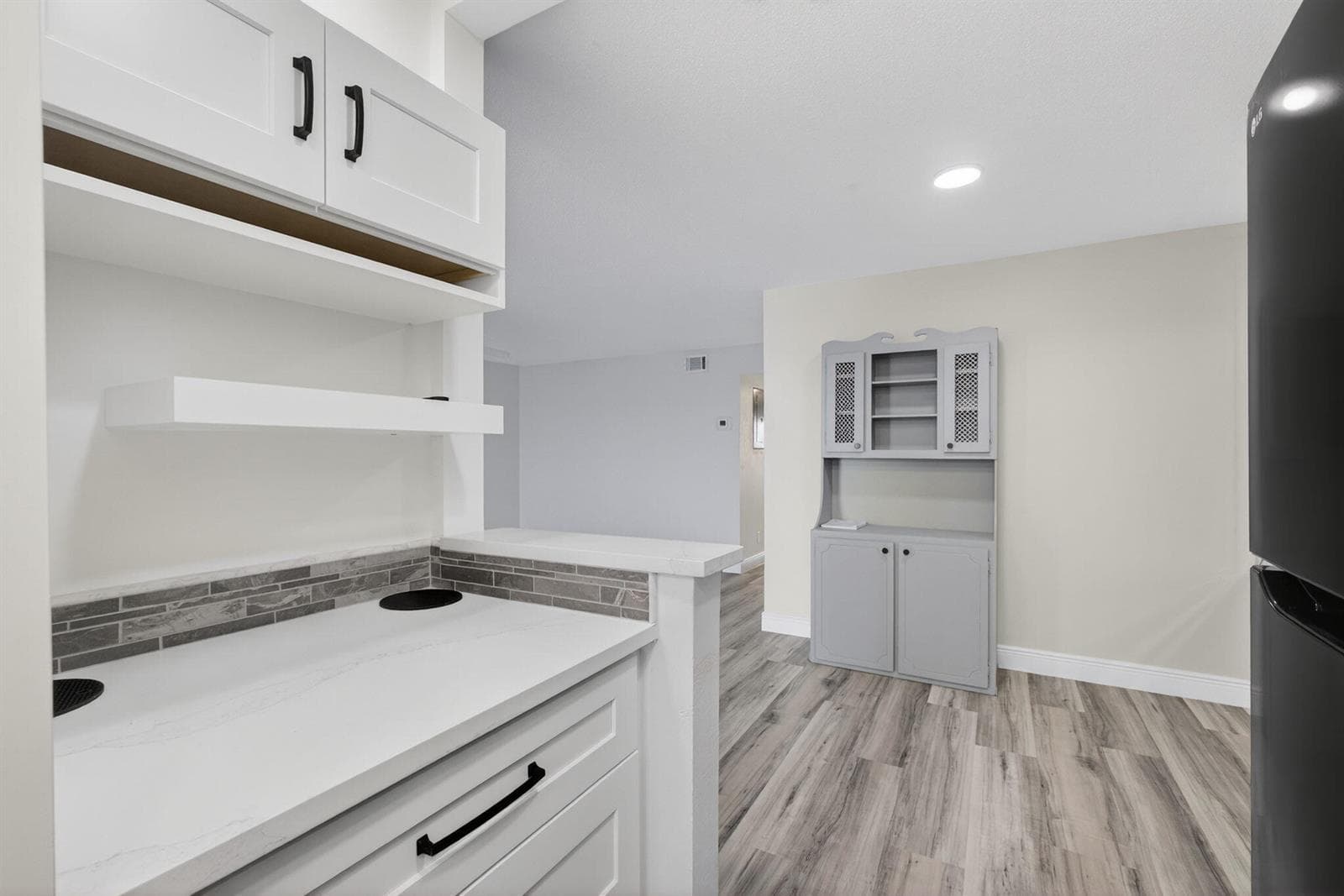 100 Shore Court 208 photo 22