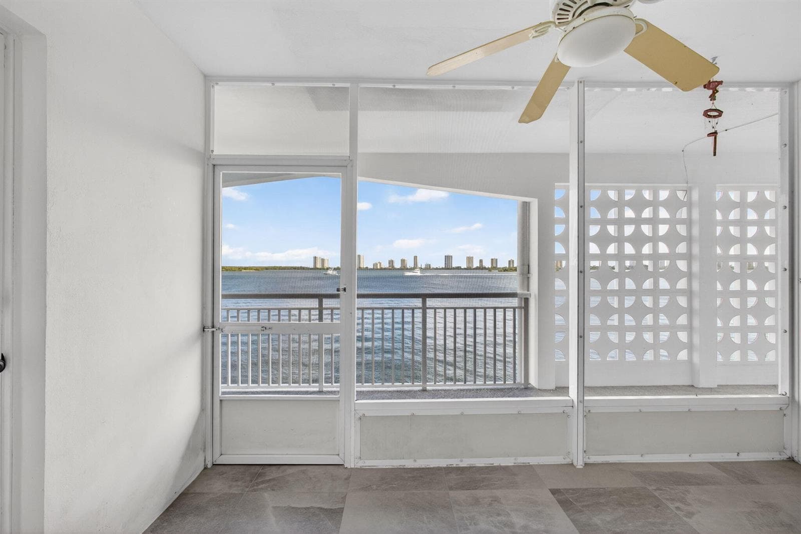 100 Shore Court 208 photo 10