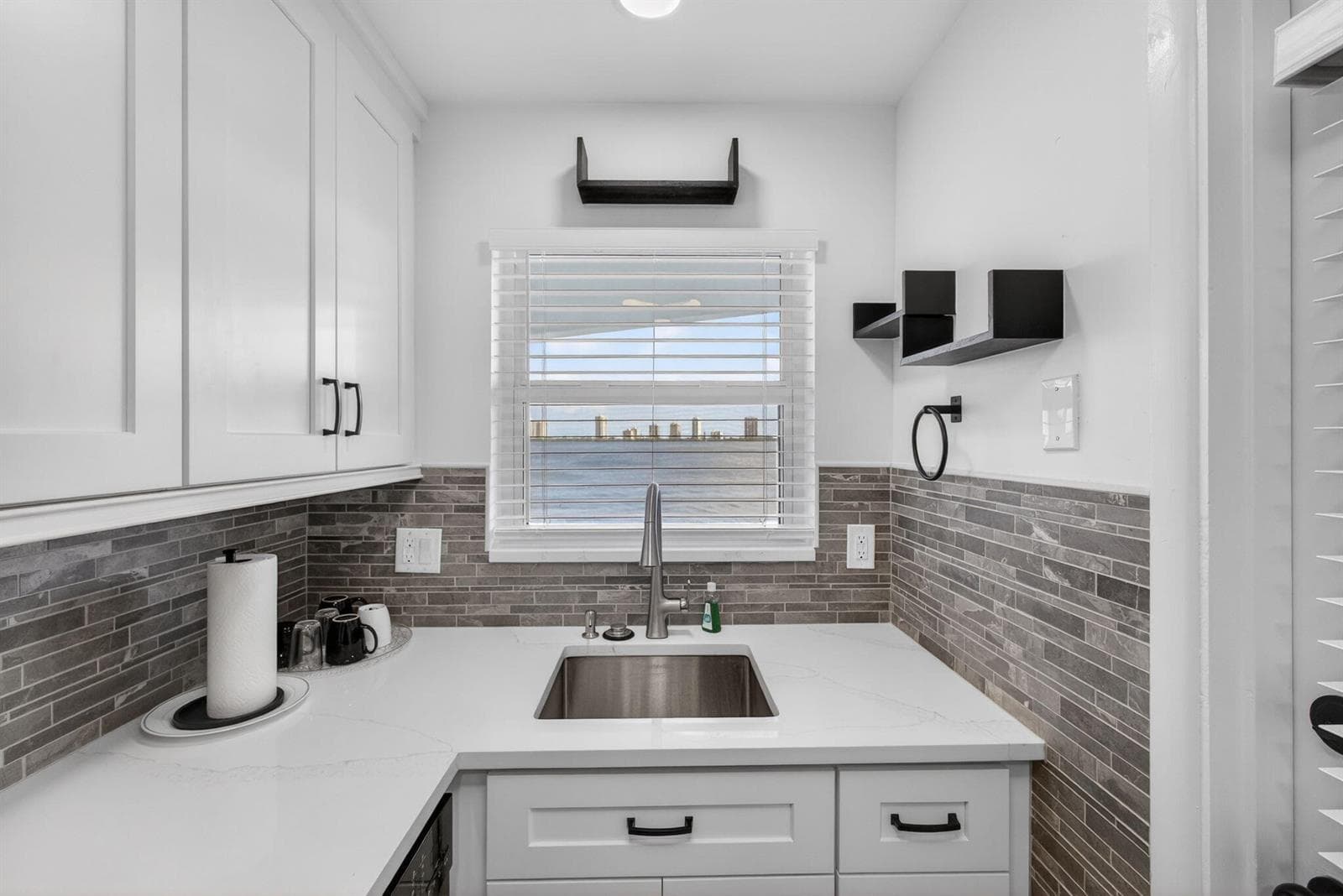100 Shore Court 208 photo 18