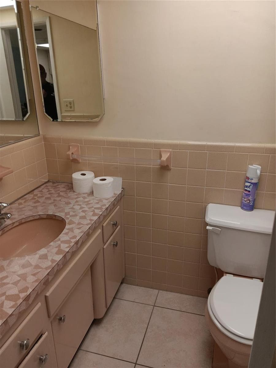 1110 N Riverside Drive 26 photo 6