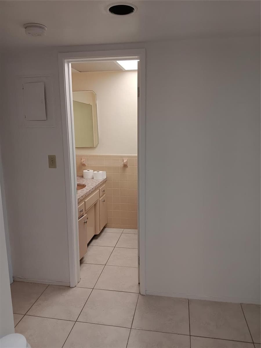 1110 N Riverside Drive 26 photo 13