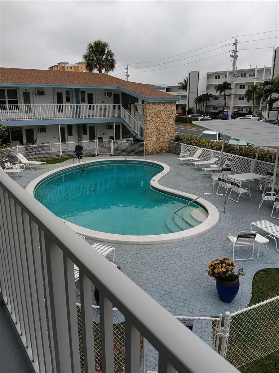 1110 N Riverside Drive 26 photo 17
