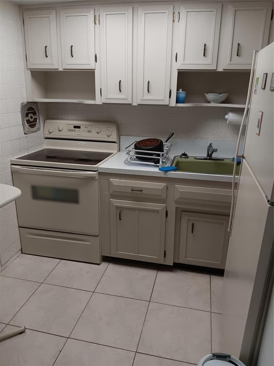 1110 N Riverside Drive 26 photo 12
