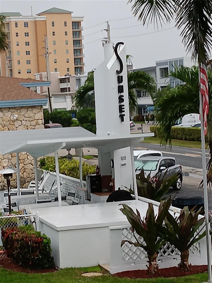 1110 N Riverside Drive 26 photo 1