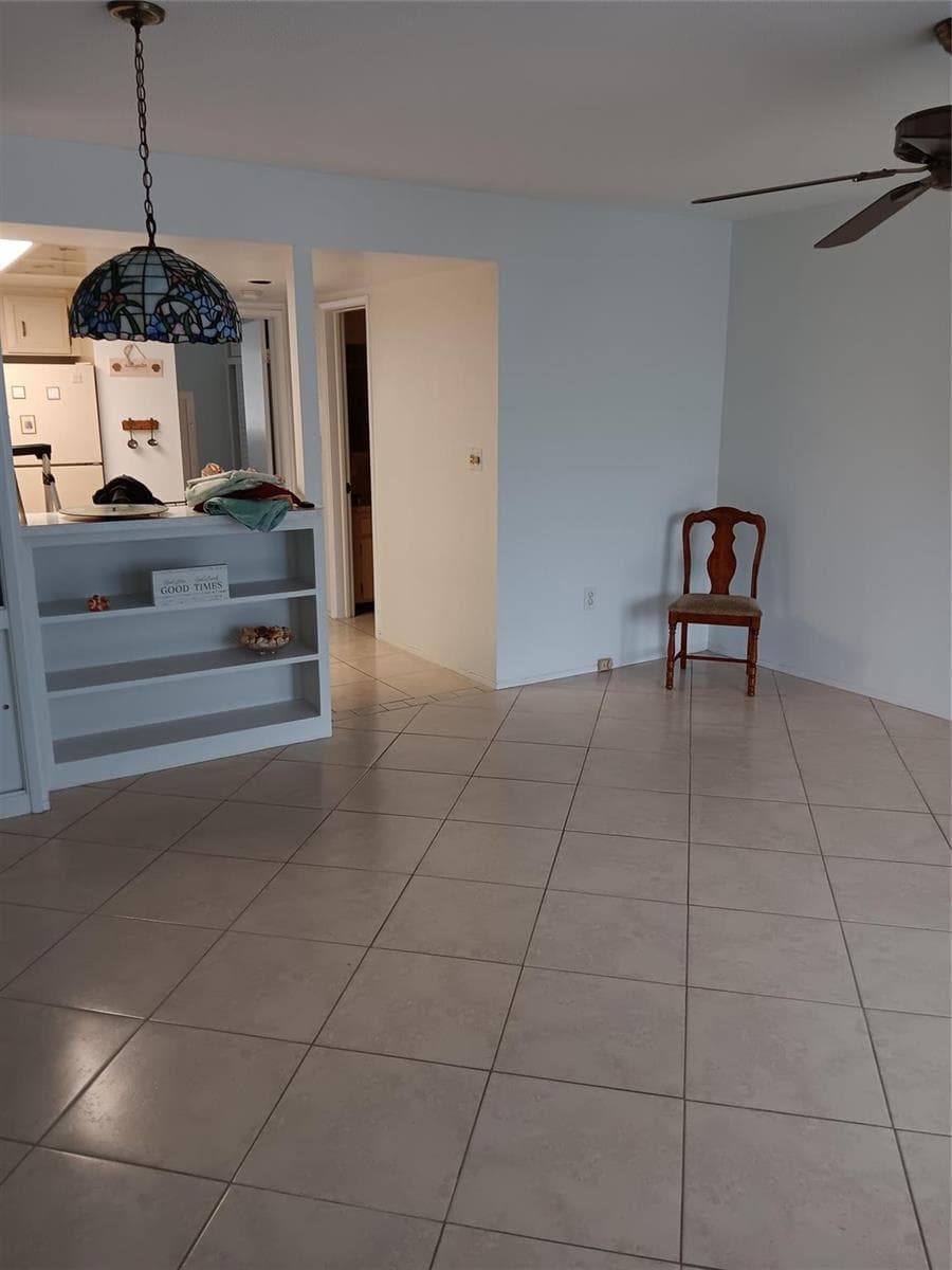 1110 N Riverside Drive 26 photo 5