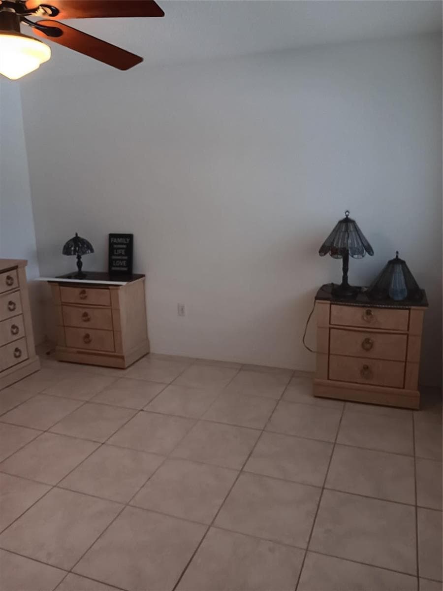 1110 N Riverside Drive 26 photo 9