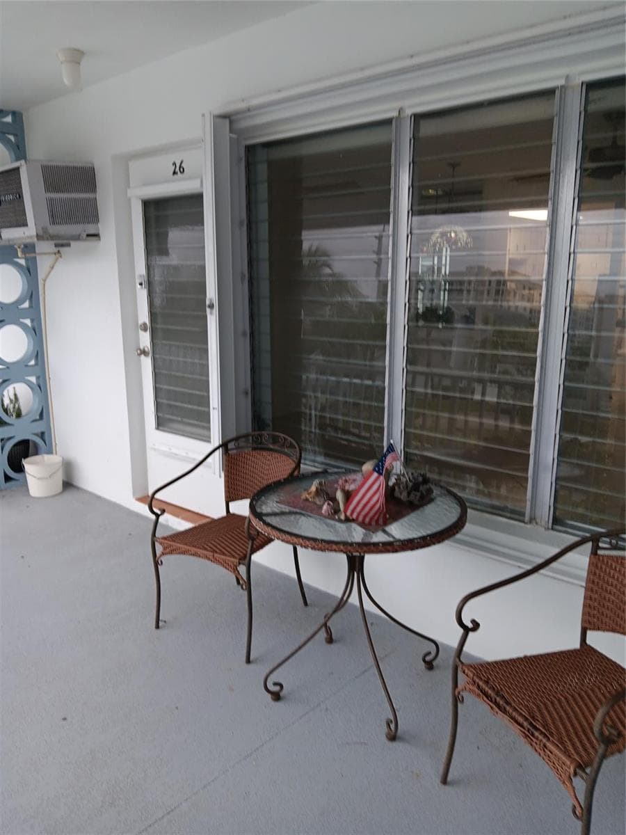 1110 N Riverside Drive 26 photo 15