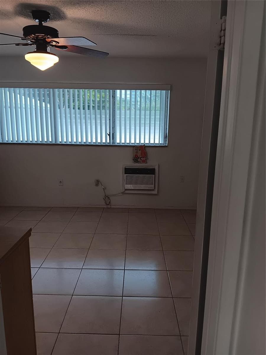 1110 N Riverside Drive 26 photo 11