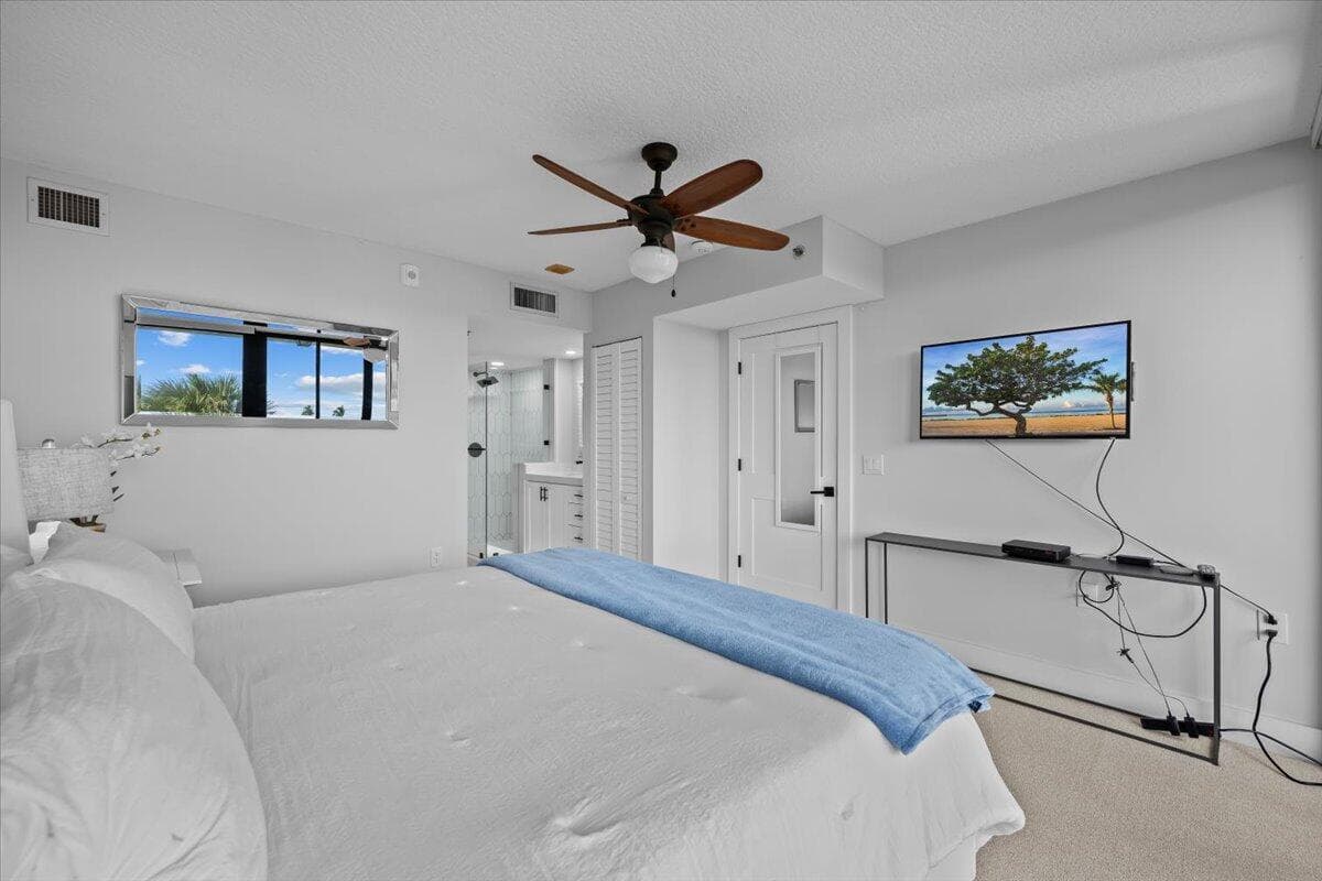 201 S Seas Drive 404 photo 23