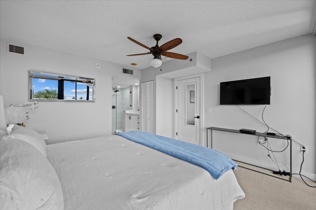 201 S Seas Drive 404 photo 22