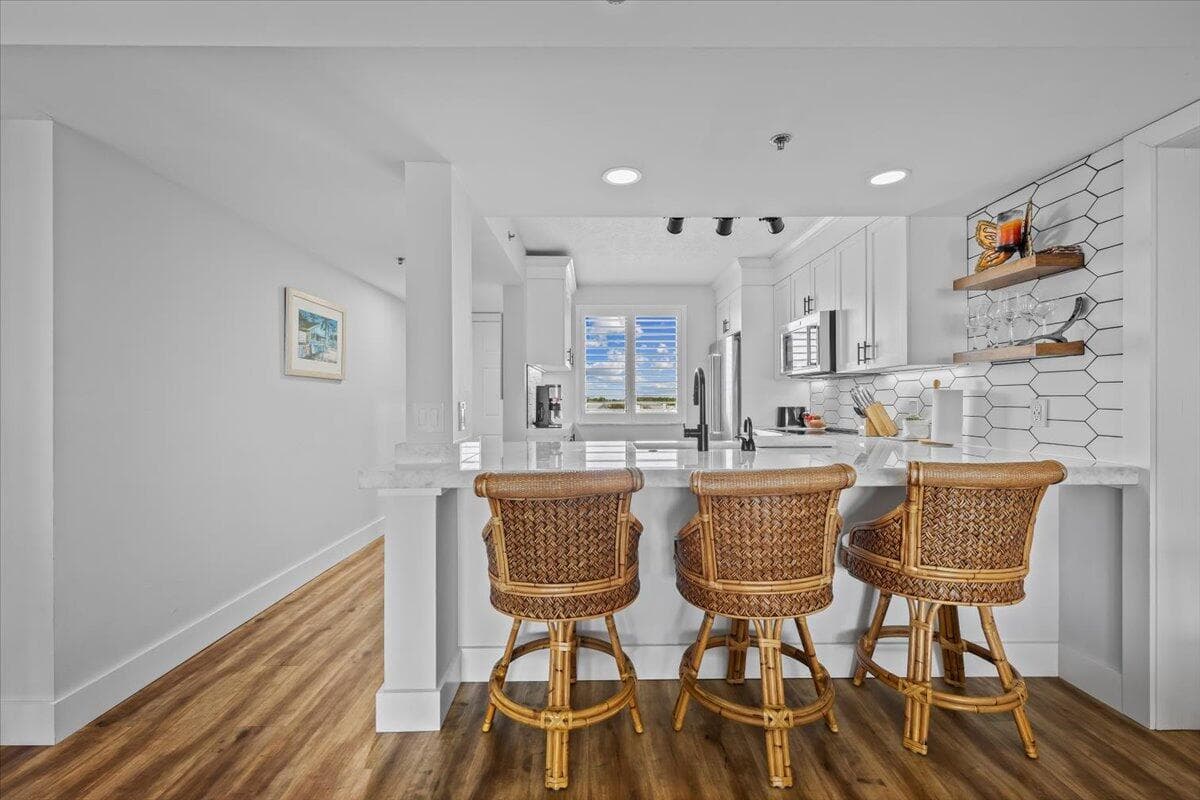 201 S Seas Drive 404 photo 7