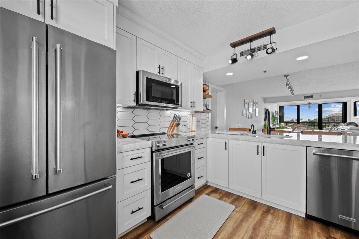 201 S Seas Drive 404 photo 3