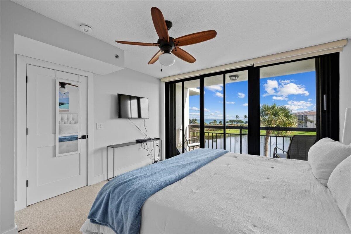 201 S Seas Drive 404 photo 20