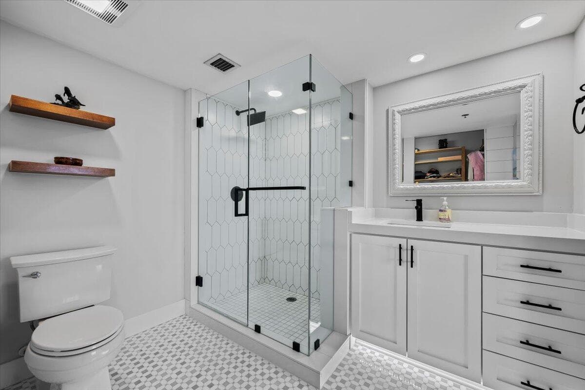 201 S Seas Drive 404 photo 24