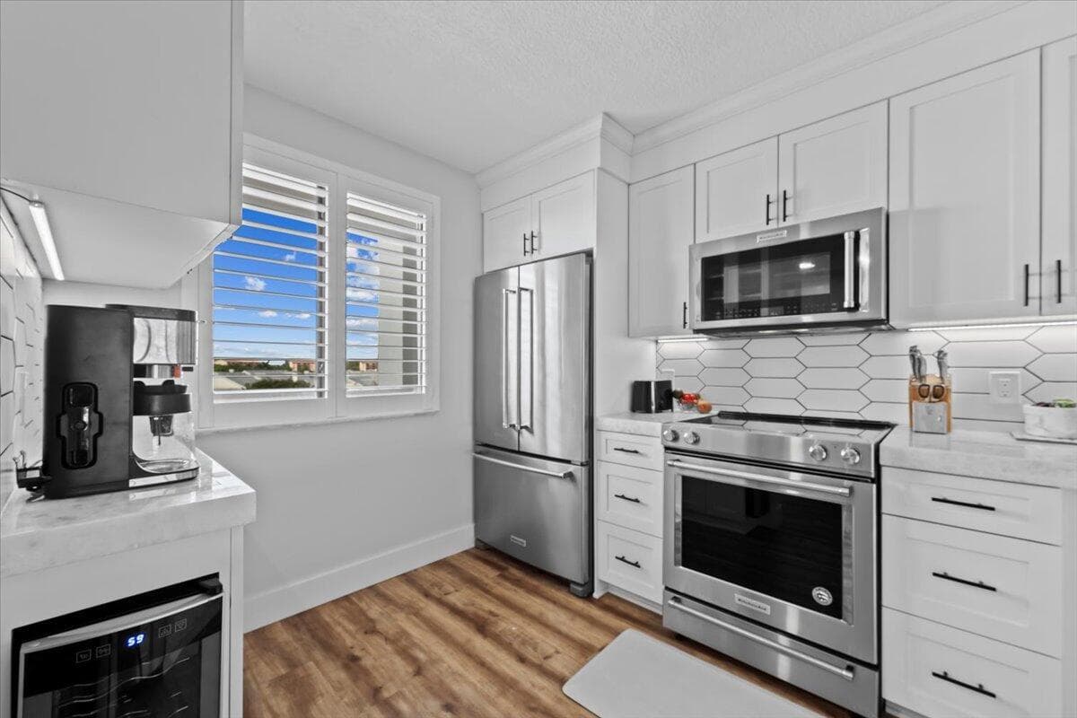 201 S Seas Drive 404 photo 4