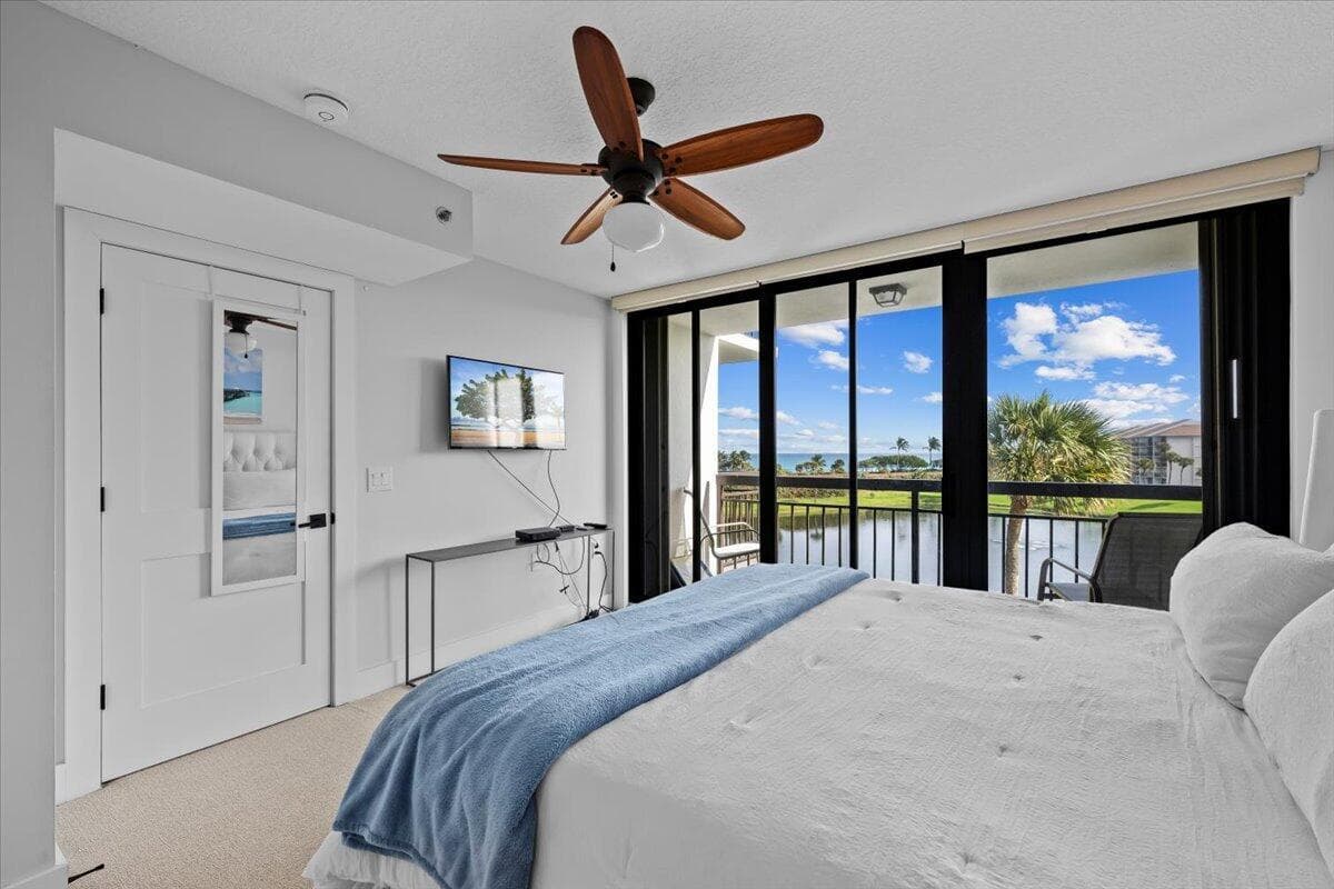 201 S Seas Drive 404 photo 21