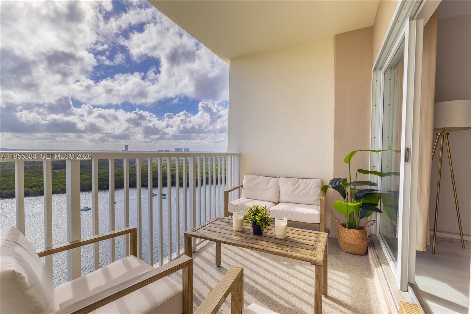 300 Bayview Dr 2114 photo 2