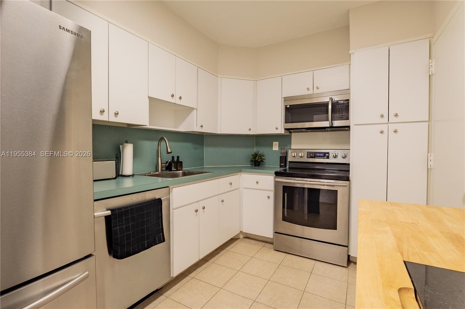 300 Bayview Dr 2114 photo 8