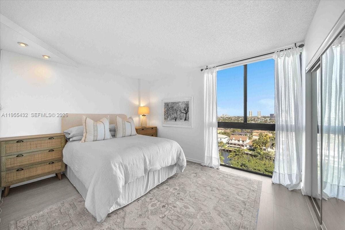 3610 Yacht Club Dr 1001 photo 23