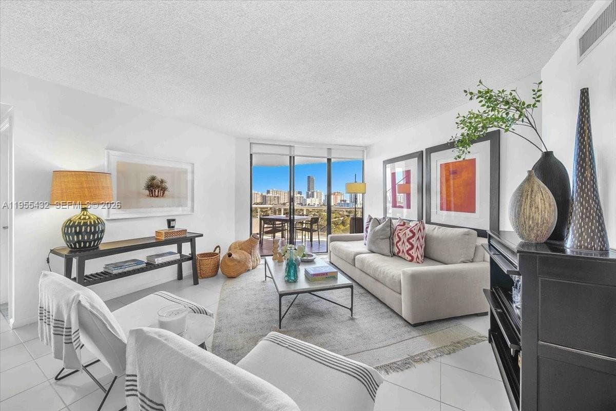 3610 Yacht Club Dr 1001 photo 1