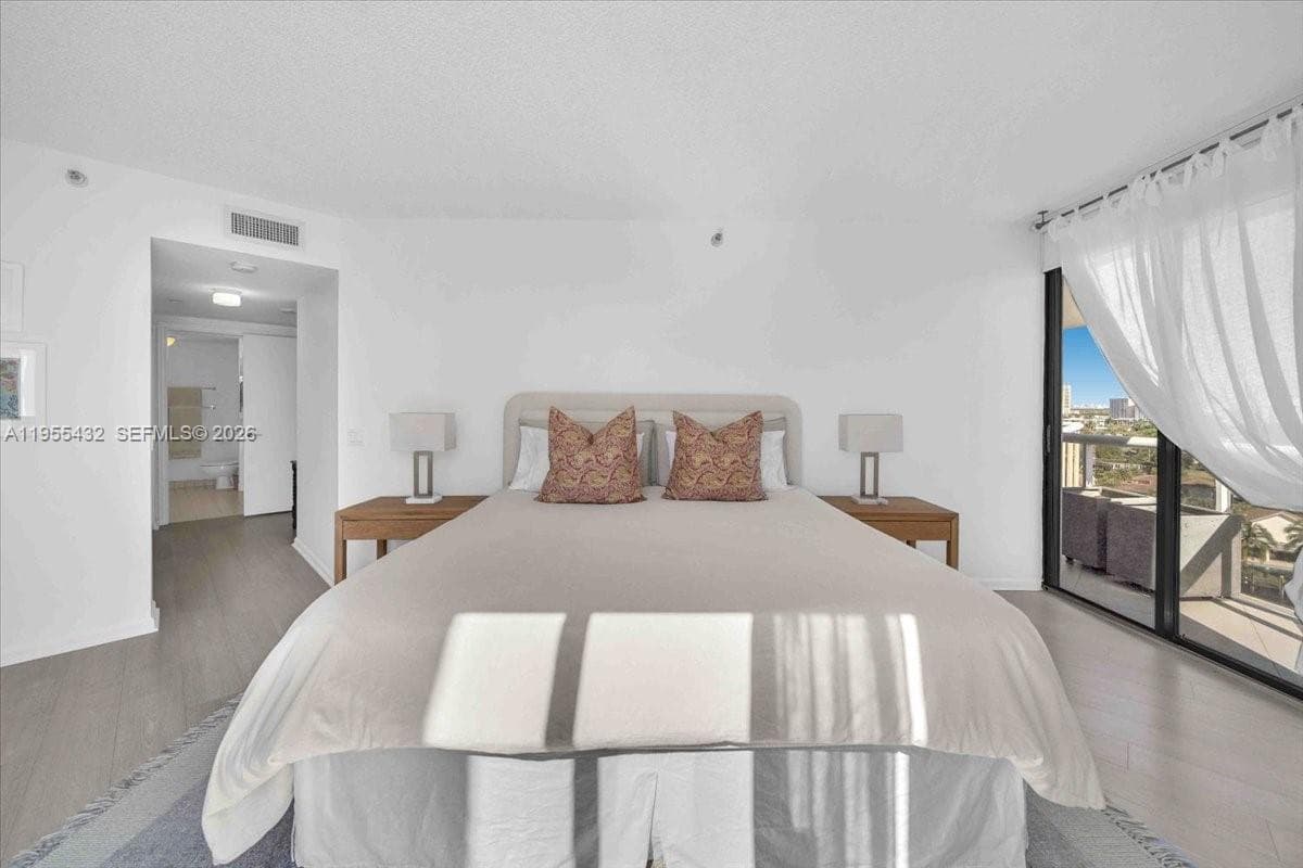 3610 Yacht Club Dr 1001 photo 18
