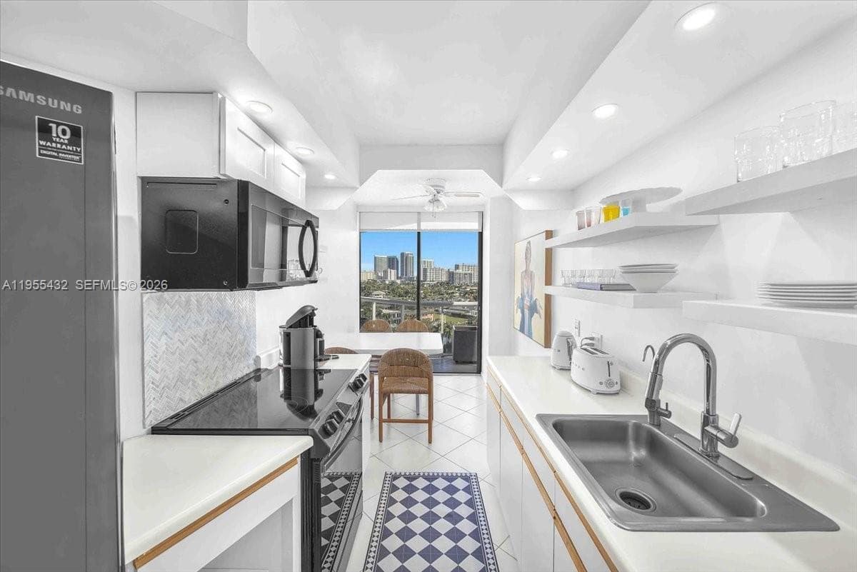 3610 Yacht Club Dr 1001 photo 15